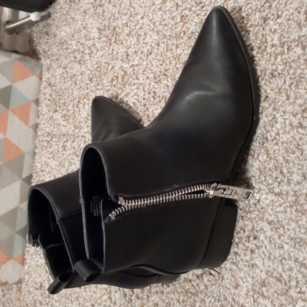 Leather pointed toe boots
